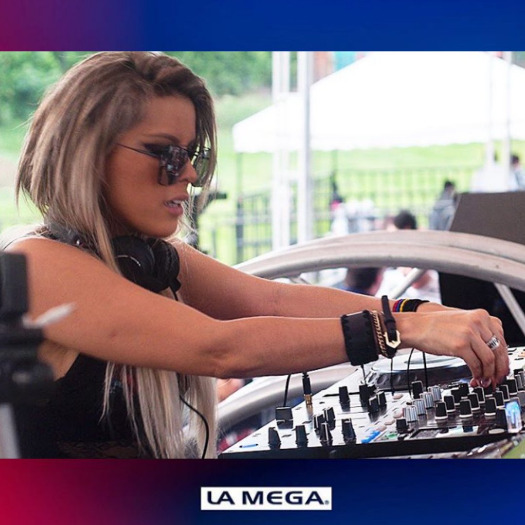 MelectronicoVE's tweet photo. Con sus beats sigue al mando @andreaferratti en las #SesionesMega 

#NavidadesMega
#Djs
#DondeSea
#Lamega889pzo

https://t.co/fjjjDyGR7q… https://t.co/L5mjeRMo7m