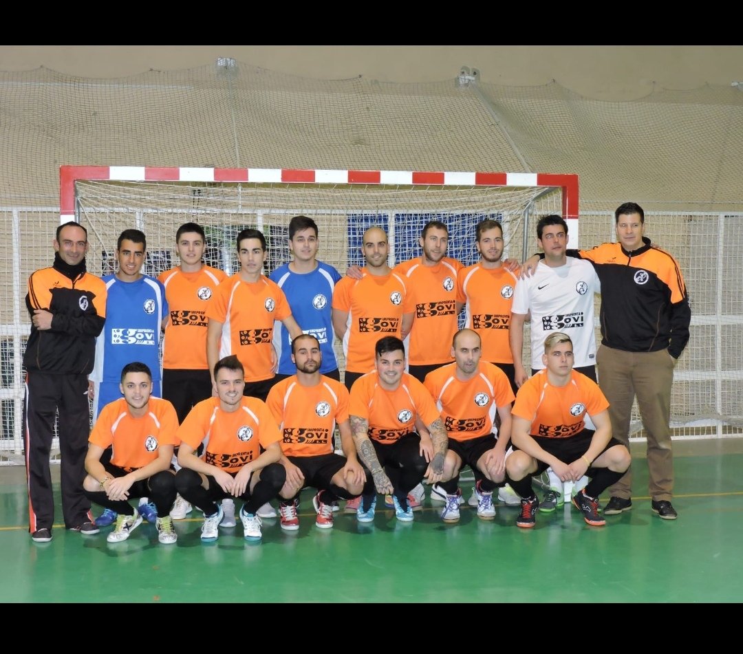 MakoF1's tweet photo. Desde el club Futsal castillo de Requena os deseamos un feliz año nuevo.
@fsala_castillo
@dagarcer
@NachoPG7 https://t.co/VXHhurOfIV