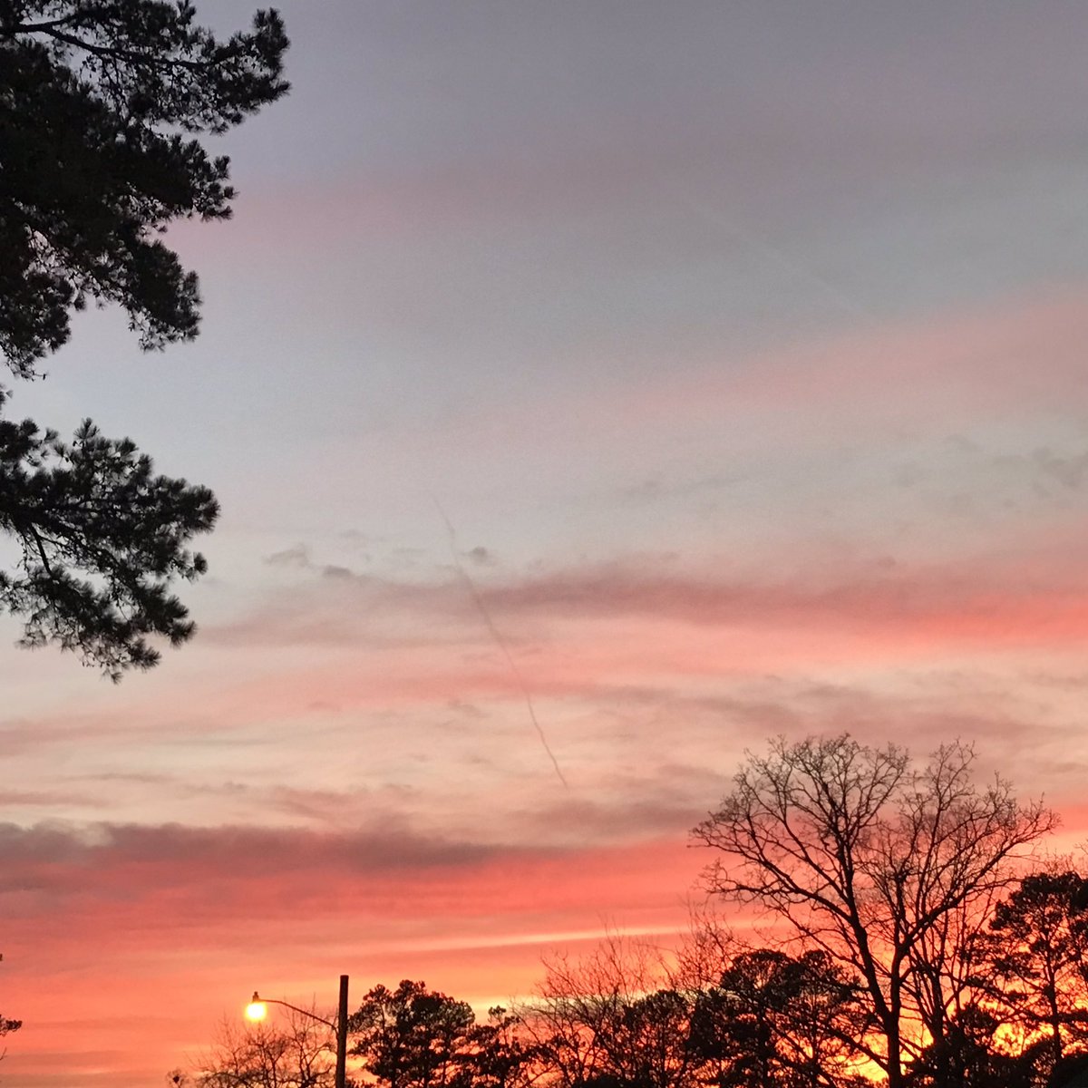 AnthonyLMariani's tweet photo. Last sunset of 2018! Have a Happy New Year! Bring on 2019! ππΎ#2018sunset #happynewyear https://t.co/lIsgRx0cP3
