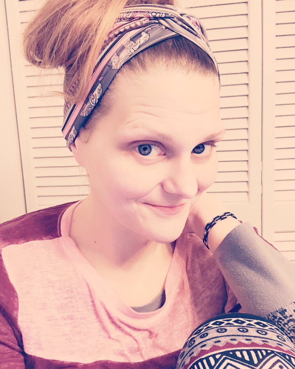 JessColeBeauty's tweet photo. Here’s the before. Hair is cut in a crazy bun and the head wrap is on. I’m not playing games with this look tonight!
#makeuplife #makeupaddiction #beginnermakeup #beautygirl #makeuptime #beforemakeup #makeupjunkie #makeupjunkies https://t.co/SG7zKNGVw8