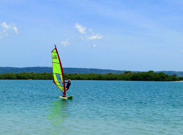 Wissib_USB's tweet photo. ¡Hoy cerramos un gran año! 😀😀

Desde #WissibUSB queremos desear un feliz año nuevo 🎆 🥳, cargado de buenas vibras para lograr todos nuestros objetivos 
.
.
¡Por un 2019 con mucho #windsurf! 
.
.
#igersvenezuela #usbve #igerstucacas #windsurfing https://t.co/XIXnp4UnqX