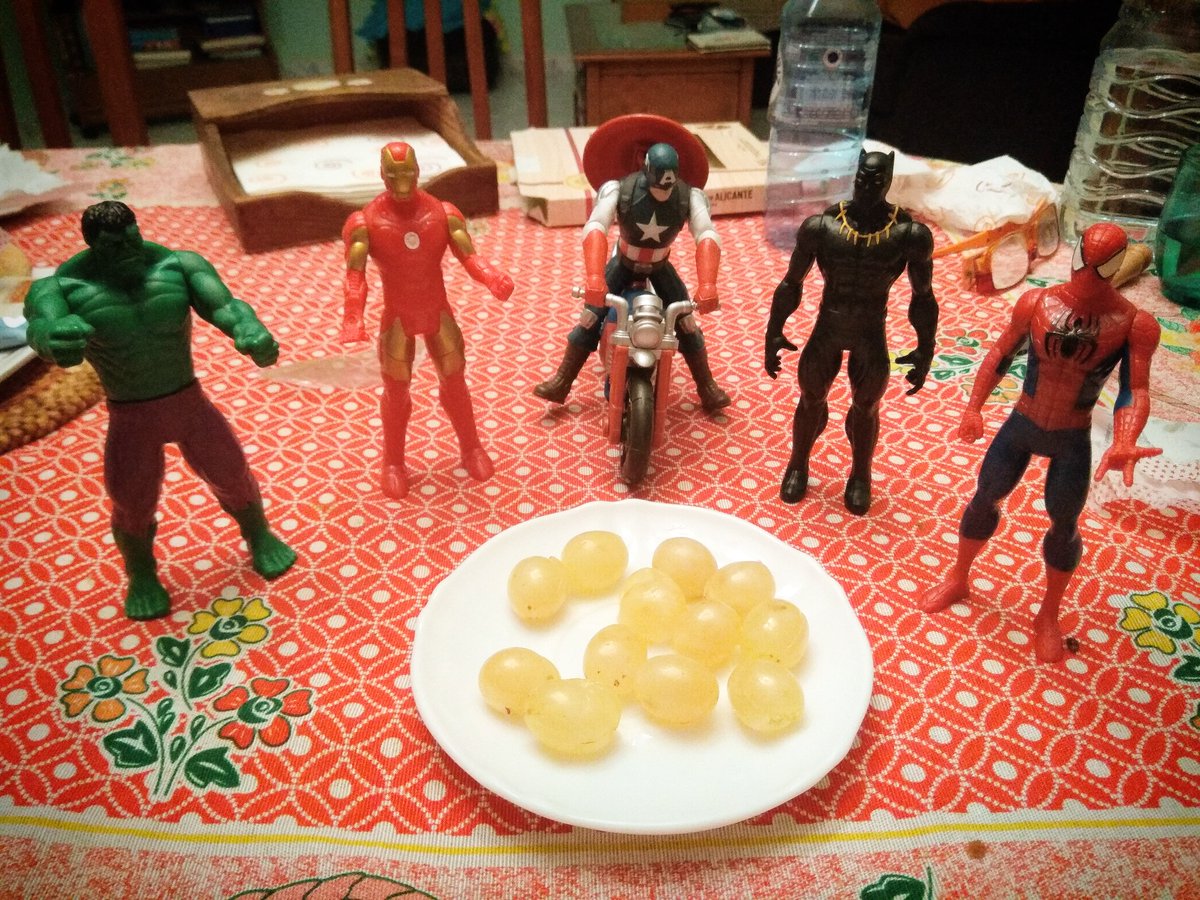 BlakeShining's tweet photo. Cagoenlaputa, cómete las uvas despojo humano. #Marvel #FelizAño2019 #felizaño https://t.co/midV2QRASX