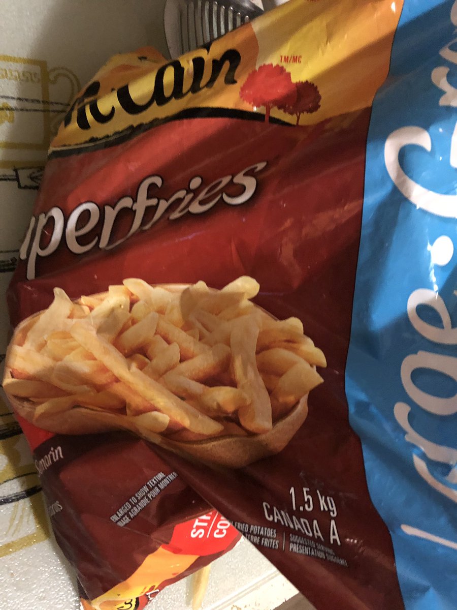 randych2112's tweet photo. Thanks @mccaincanada @mccainuk for this fulfilling bag of MINI Fry ends. Just what I wanted to feed the family on this wonderful New Years Eve NOT. #wasteofmoney #mccain #fryripoff #eightdollarsteal #fullnotfull https://t.co/0jMwJT985z