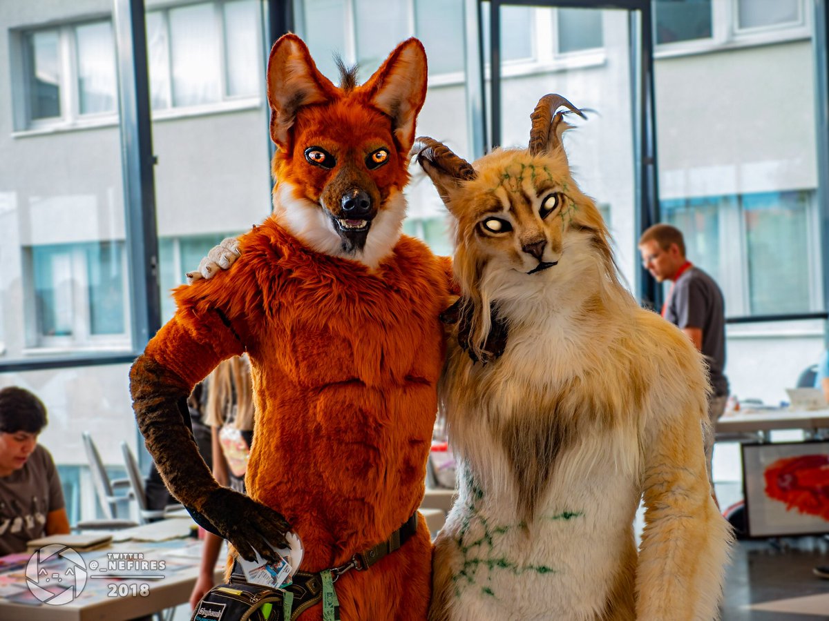 skyhawkcosplay's tweet photo. 2018 was awesome: maned wolf #foxonstilts (custom stilts!) as Tzekel Kan from El Dorado at #nordicfuzzcon with @kazplay and at #ef24, and #tebatherito at #animuc. 2019 goals: a griffon, special clothes and extra legs. https://t.co/kHRl2gT7Qt