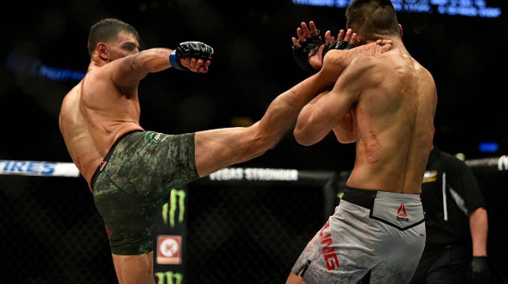 FOXDeportes's tweet photo. ¡No faltaron los golpes! Las 5 mejores peleas de 2018 en la @UFCEspanol #UFCenFD 👊 https://t.co/LcQ2WvB4Hl https://t.co/sCpKH7Gp1y