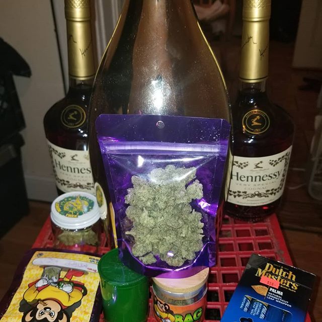 hanzonmusic's tweet image. From mines to yours MERRY NEW YEARS.  Be safe salute and enjoy! #METHLAB #SEASON2 #HANZON #BARCA #METHODMAN #HOME #HOMETEAM #GETUSOME #DANEW90S #MYCREATION