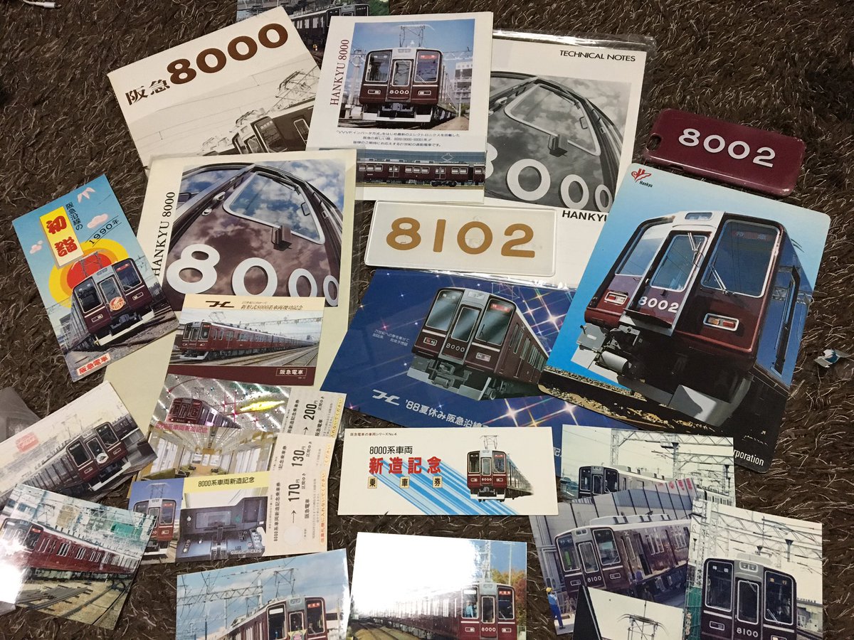 阪急電鉄 公式 1月の阪急電車壁紙カレンダーは 今日で運行開始30周年を迎えた8000系のトップナンバー 30年前 8000系来た と興奮したシーンが思い出せる梅田駅の入駅シーンを 号線は違いますが ダウンロードはコチラ T Co