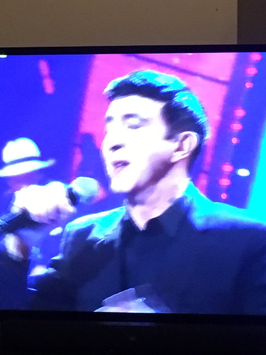 Little_Lottie91's tweet photo. I thought Ross from Friends was on Jools Holland #rossfromfriends #joolshollandannualhootenanny #2019 #bbc2 #JoolsHolland #happynewyear⁠ ⁠⁠ ⁠ https://t.co/pQNrCMAMFr