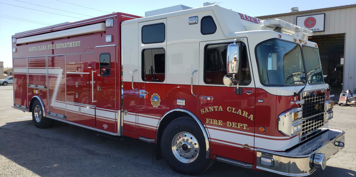 SantaClaraFD's tweet photo. From our family to yours; We wish you a very safe and happy 2019! Thanks for all your support in 2018 and beyond. Please don’t drink and drive tonight or any night! #firefighters #dontdrinkanddrive #2019 #community #goldengatebridge https://t.co/Cd6hTyFk3n