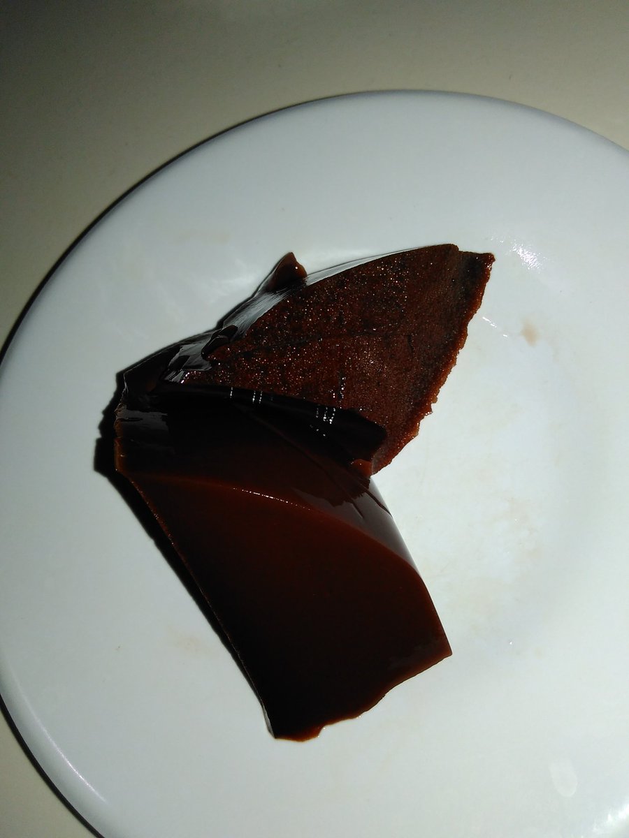 xxxjhyukism's tweet image. Sarapan puding di rumah @fuwapyoon 😂😋 #FirstBreakfast #2019