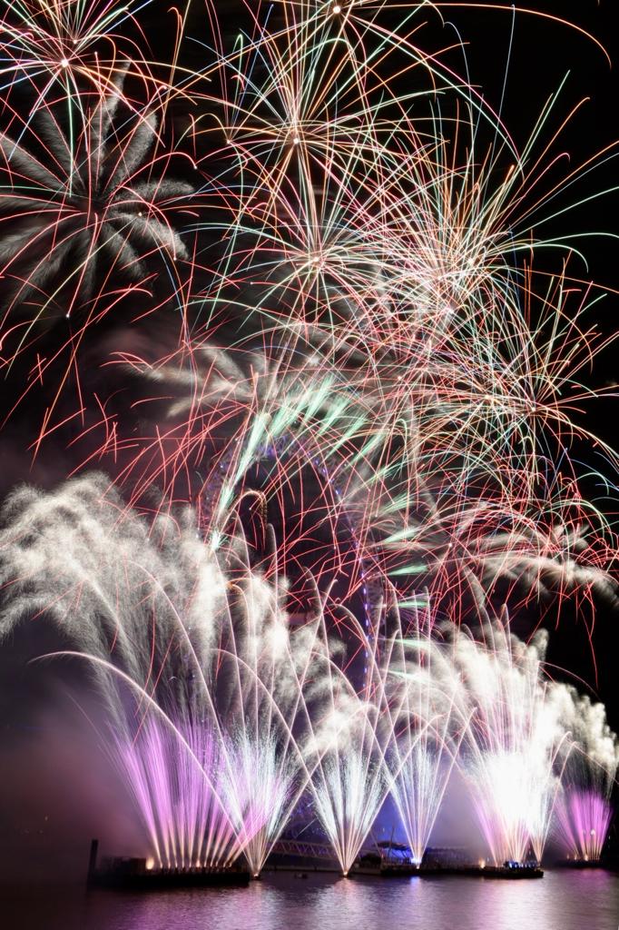 SadiqKhan's tweet image. Sending a message across the globe: London's diversity will always be our strength. Our one million EU citizens are Londoners, they make a huge contribution, and no matter the outcome of Brexit - they will always be welcome.

Happy New Year, London. 🇪🇺

#LondonIsOpen #LondonNYE