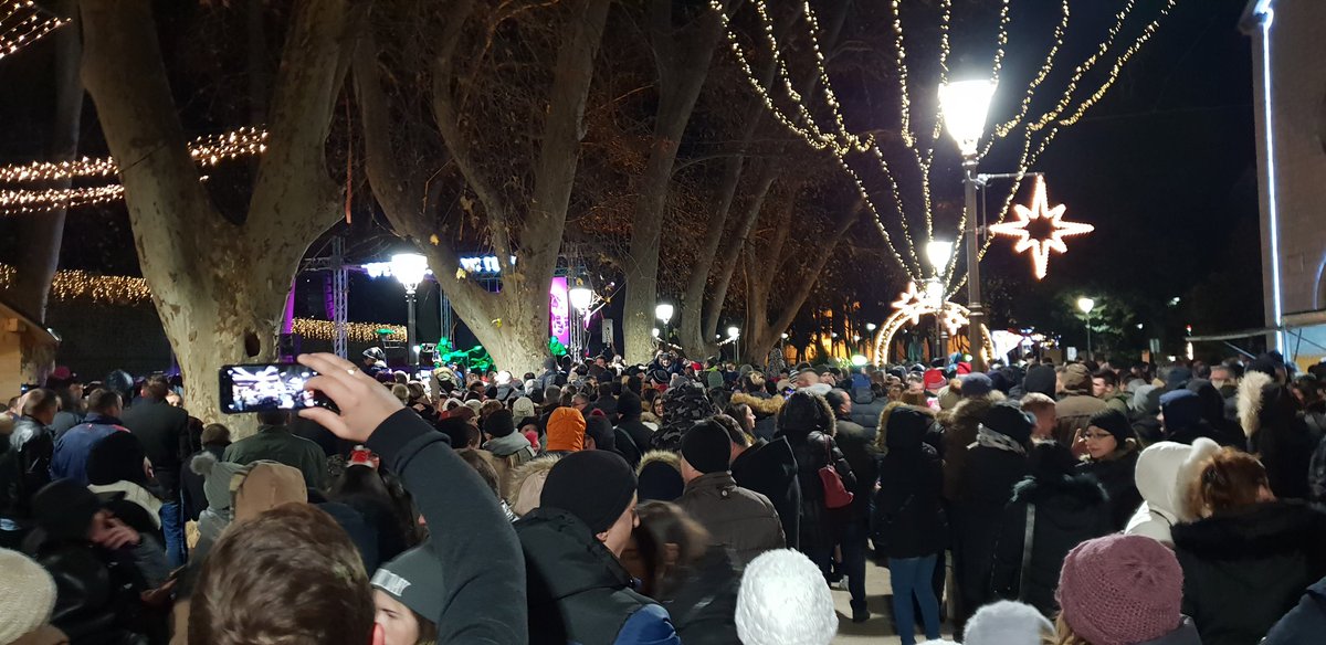 m_vlatkovic's tweet photo. Srećna #nova_godina 2019.
#Happy_new_year 2019.
Pozdrav iz #Trebinja! https://t.co/Is37xMtklt