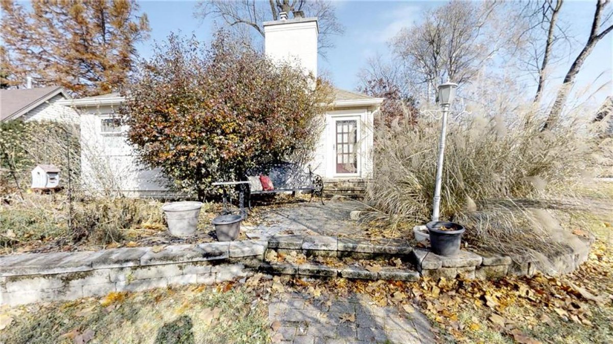 I am looking for a buyer on 6475 Central Avenue #Indianapolis #IN  #realestate tour.circlepix.com/home/KP3ANP