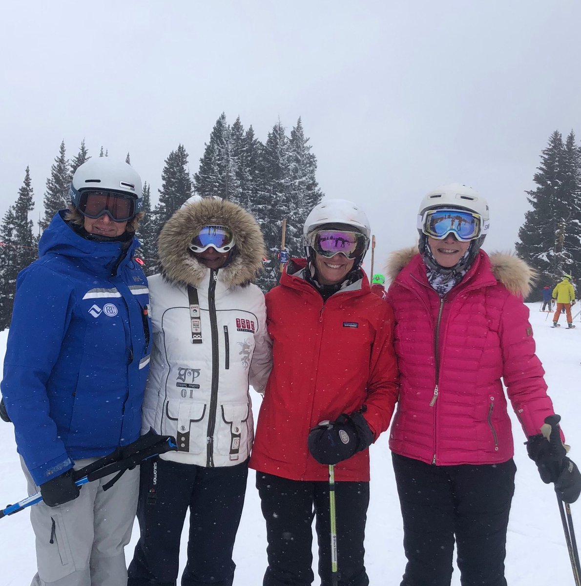 KimRider's tweet photo. Women’s Winter Adventure Tour taking advantage new snow on the last day of 2018!
#vail #vaillife #womenswinteradventures #womenrock https://t.co/pO765rey1X