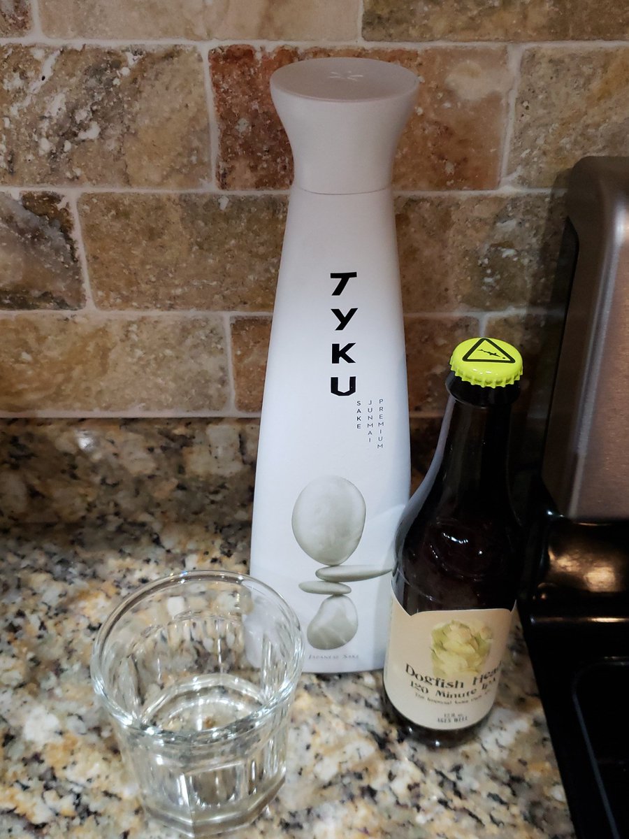HTVSI's tweet photo. #HappyNewYear2019 New Year @TYKUSake for now @dogfishbeer #120minute for #midnight #mixitup https://t.co/Eeb5gOLwYS