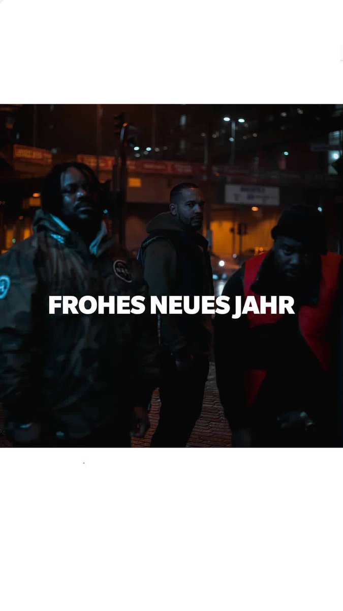 petifree's tweet photo. Frohes Neues Brüdaz &amp; Schwestaz https://t.co/h8JJKjtMut https://t.co/uNYwiHtvZ8