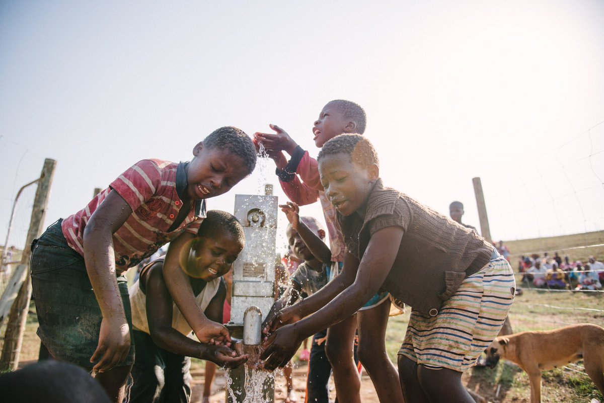 thirstproject's tweet image. How are you going to change the world during #2019!? 💧💯✨ Comment below! #HAPPYNEWYEARS!!!!