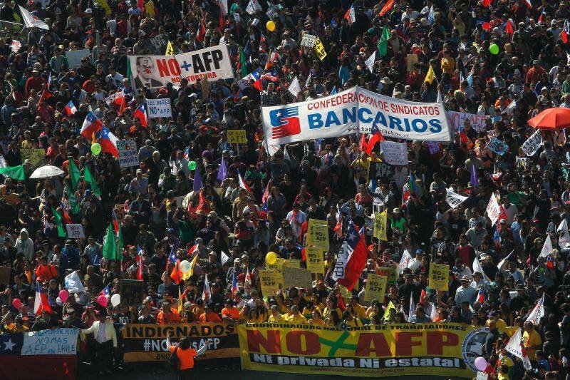 CNT_NOmasAFP's tweet photo. A todos los trabajadores de Chile les deseamos felicidades y un feliz año 2019.
Seguiremos luchando por Seguridad Social para todos y todas.
@ConfusamChile @Fenpruss @confed_bancaria @ColegioProfes @milagrenita https://t.co/4BK7dR52aJ