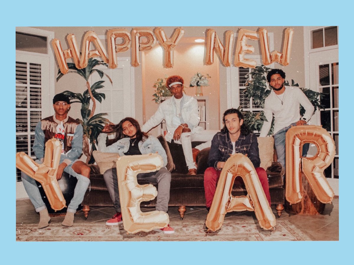 PettisTony's tweet photo. βWishing you all a prosperous New year from the Co.β βββπ€π½πΎβ€οΈβ #nativeamerican #nativefashion #thediveinproject #denim #lightdenim #fashion # bleacheddenim #redblackandblue #bleachedclothing #bleachedshirts #headbands #bandannas #malefashion #hippiefashion https://t.co/7xj1XSy7Qm