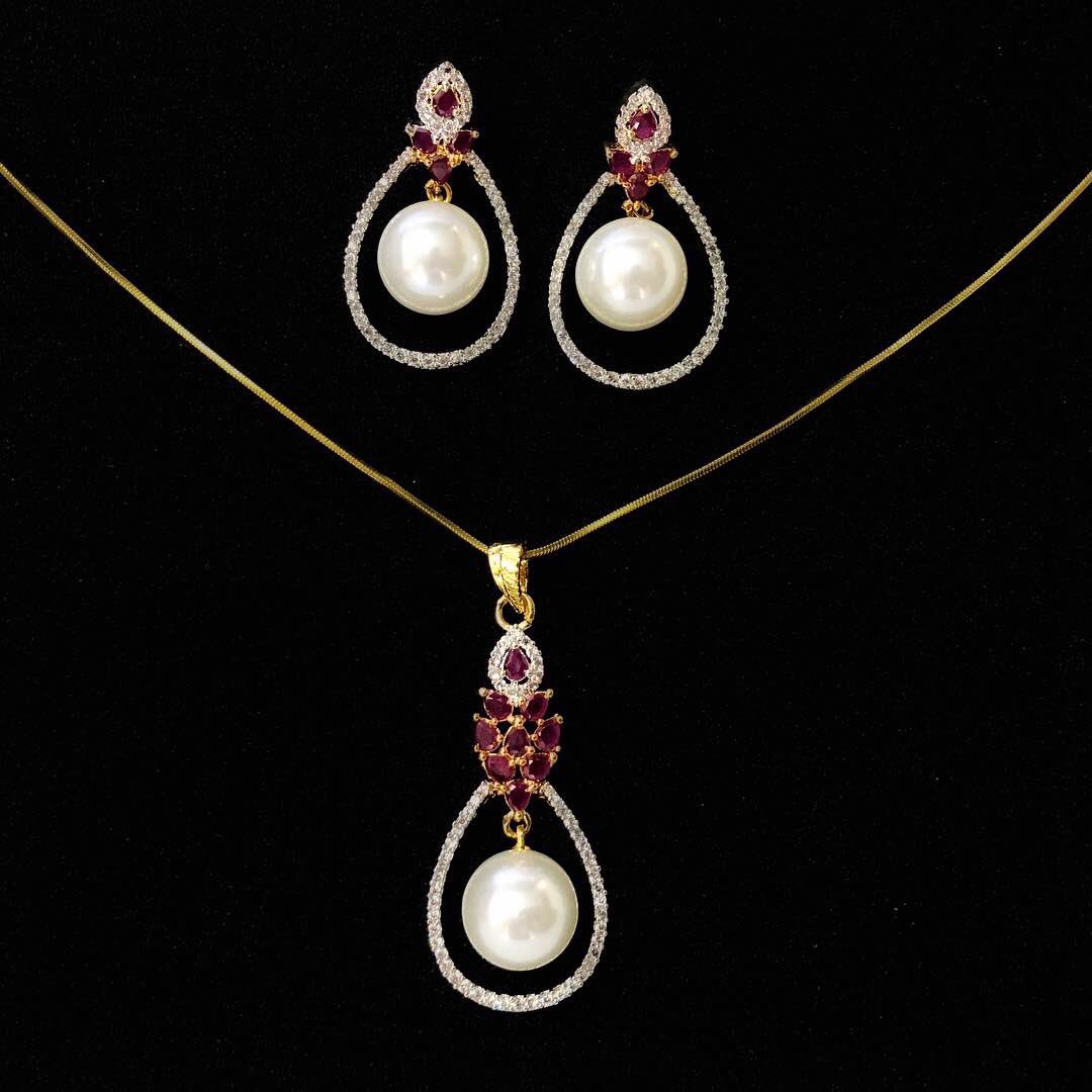 SStylishly's tweet photo. May the gift of #love #happiness #peace and warmth be yours as you make a new #start 

Wishing you a very happy #newyear from Slay Stylishly! 🥂 

#happynewyear #slay #style #gift #jewellery #unique #treasure #slaystylishly https://t.co/Mhi8QCe83x