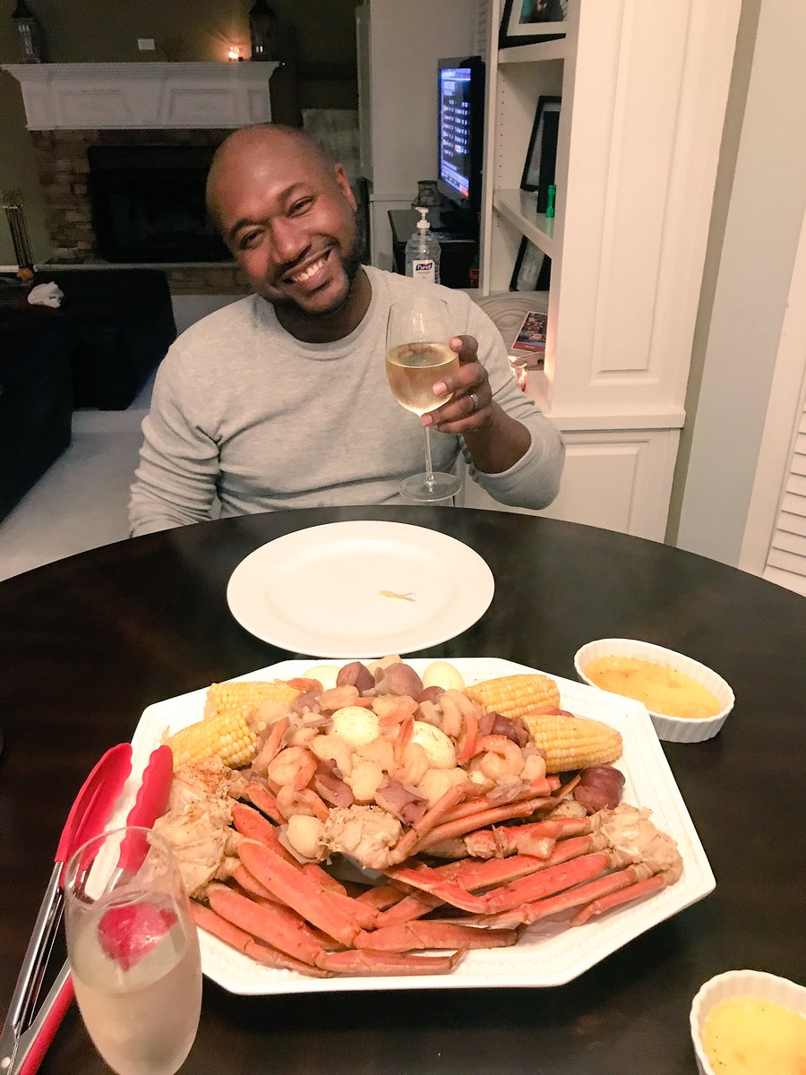 cwebbie's tweet photo. NYE plans change. My person doesn��t. Love him. Love this crazy life of ours! 💜🦀 #ChefHubs https://t.co/Z7KzOYq0oM