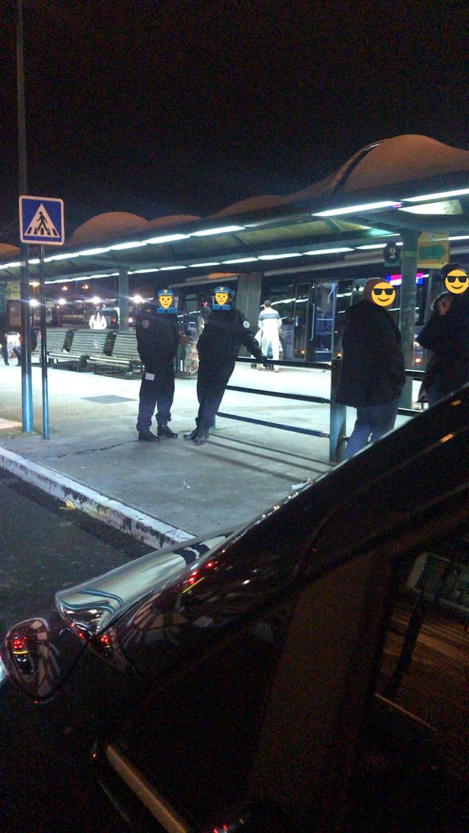 STVEMLV's tweet photo. Un grand merci aux effectifs du #CSPChessy pour leur présence et leur efficacité à nos côtés en cette nuit de la saint Sylvestre afin de mettre fin aux agissements de plusieurs dizaines de racoleurs en tout genre venus dépouiller nos clients. #DDSP77 #SPTorcy 👏👏👏👍👍🙏🙏 https://t.co/PMoPwZXl8x