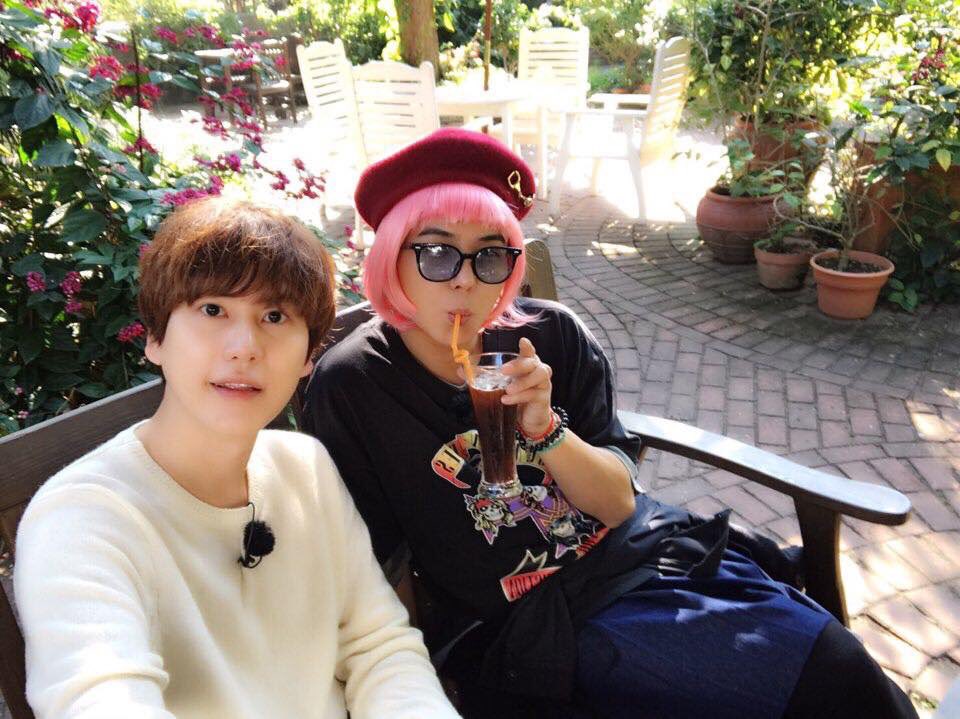 CLonTOP's tweet photo. @askmenfess When you think Jennie x Kai is the first YG x SM couple, this couple say hi! walaupun sekarang lagi LDR 😂 https://t.co/i23Xu0WvO4