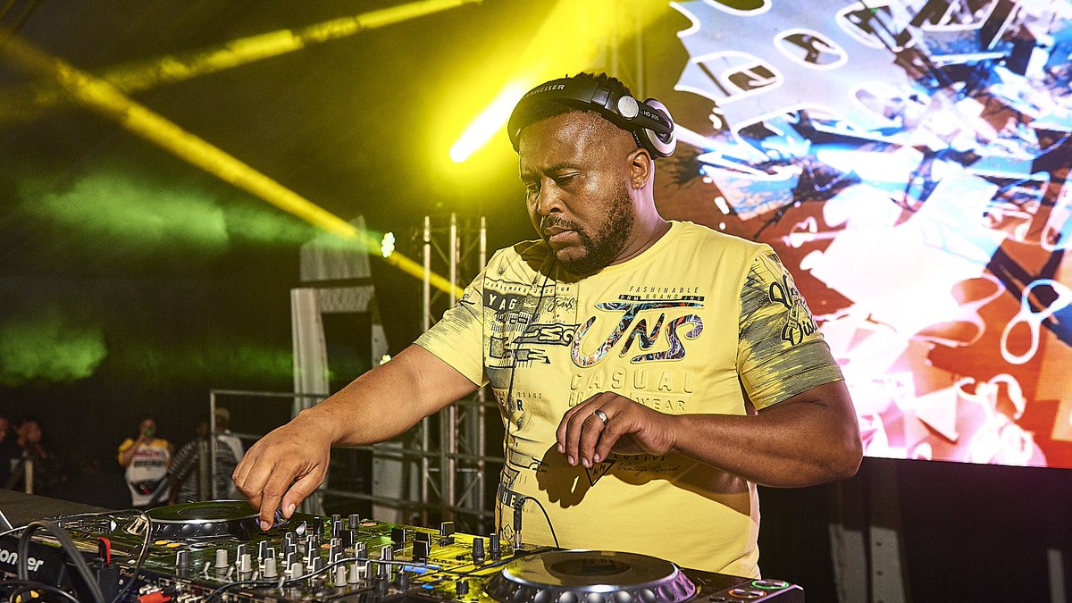 FactDbnRocks's tweet photo. Dj’s on deck! 🎼🥁🎹 #FactDurbanRocks #Fact16 #FactFans 💯🎉 https://t.co/i6idl1uJa6