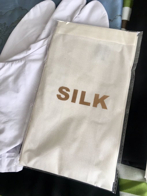 明けましておめでとうございます。 本年も精進していきたいと思いますので宜しくお願い致します。 写真は新年の新しい褌です。 https://t.co/4HqIplQKI4