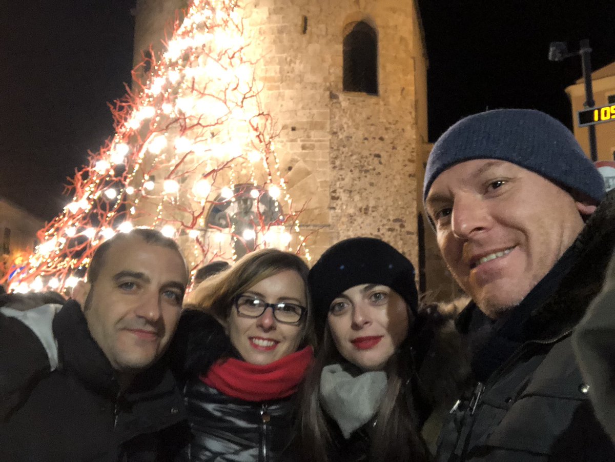 MariaGraFarbo's tweet photo. #BuonAnno2019 dalla città di #Alghero con #deejaytimereunion in piazza @AlguerIT @radiodeejay @sardegneventi24 @AlguerIT e ancora #auguri #Happy2019 https://t.co/hLfpmnj1Jp