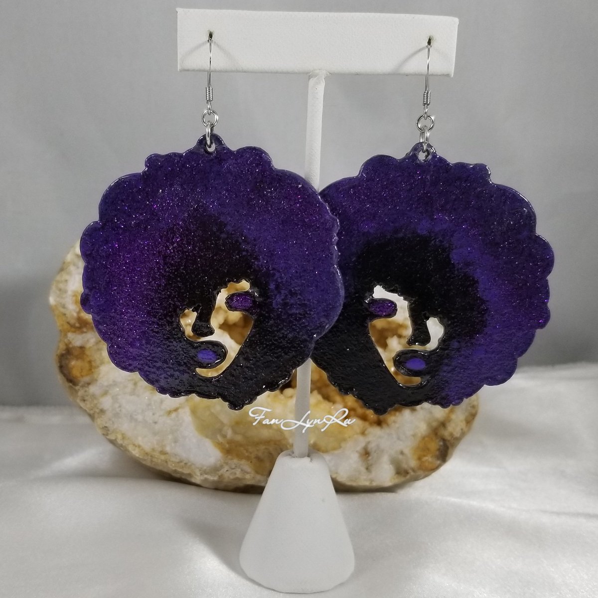 FanLynRu's tweet image. New from FanLynRu The "Foxxy" Collection hand painted earrings!! Now available in a variety of colors! 
#fanlynru #jewelry #accessories #earrings #oneofakind #beautiful #foxxy #handmade #handcrafted #womensfashion #afro #queen #beautiful #blackgirlmagic #melaninpoppin