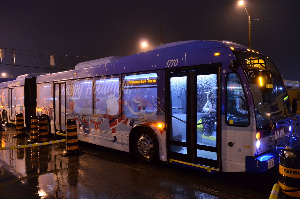 ElasticCompFarm's tweet image. Another photo of the HolidayBus! #yrtholidaybus @YRTViva