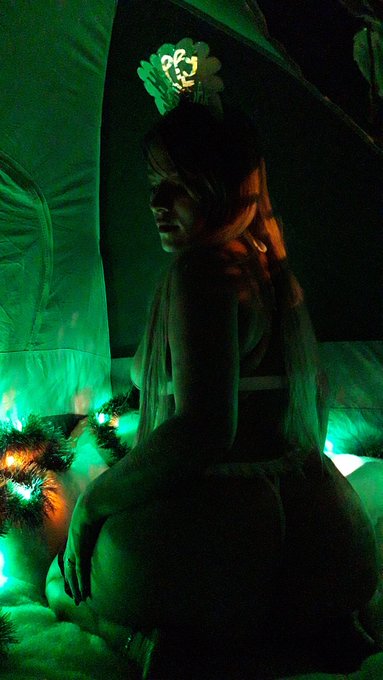 Happy new year my loves...see u netx 8 of january for #Xoxo 💋🤗💋  @LATINAS_LINDAS  @ViveLalexpo  @EroAward<a href="/tag/xoxo"class="tags"><span>#xoxo</span></a>