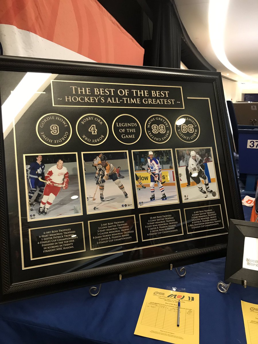 SpectrumAuth's tweet image. Let us help you ring in the New Year with some of our auction items up for grabs tonight as the @EdmontonOilers take on the @NHLJets! New year, new sports memorabilia 👏🏼👏🏼 @Oil_Foundation #LetsGoOilers #NewYearEve