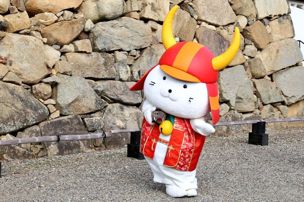 彦根城内 鐘の丸売店 公式 元旦ひこにゃん たくさんのお客様に囲まれてました 今年も相変わらず可愛いな 今年もよろしくお願いします ってしてた 彦根城 鐘の丸売店 元旦 ひこにゃん 新年 可愛いと思ったらrt 可愛いと思ったらいい