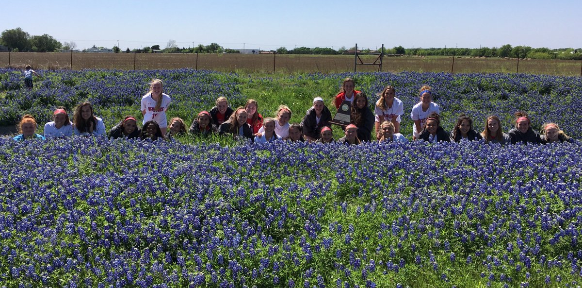 Jagsoccergirls's tweet photo. What a year 2018 brought for @MidloHeritage &amp; the Jag Girls Soccer Program.The memories made by these girls for themselves, parents, families, coaches, students, administration &amp; the entire @MidlothianISD community is what its all about. 2019, Let's go!
Happy New Year!
#Team1st19 https://t.co/OYlO0rTazR