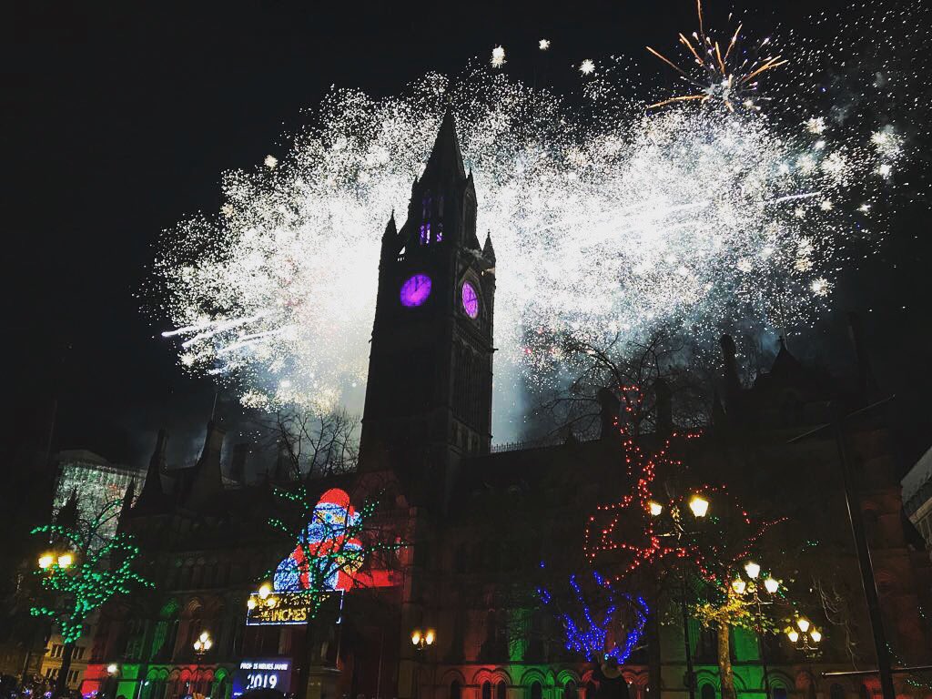 sam_wilki's tweet photo. Manchester you never fail to surprise! #manchesterfireworks #happynewyear #to2019 #Manchester https://t.co/S6TJNviQAn