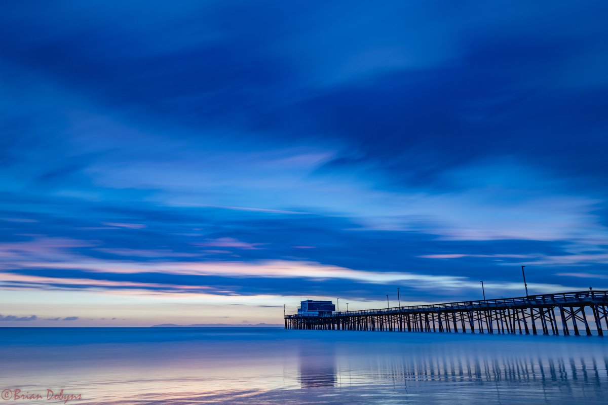 DobynsBrian's tweet photo. Watched the final #sunset2018 at #newportbeach.  Looking forward to a great #newyearseve2018.  #longexposure #nikond850 #winecountrycamera https://t.co/7A5QoKez8Y