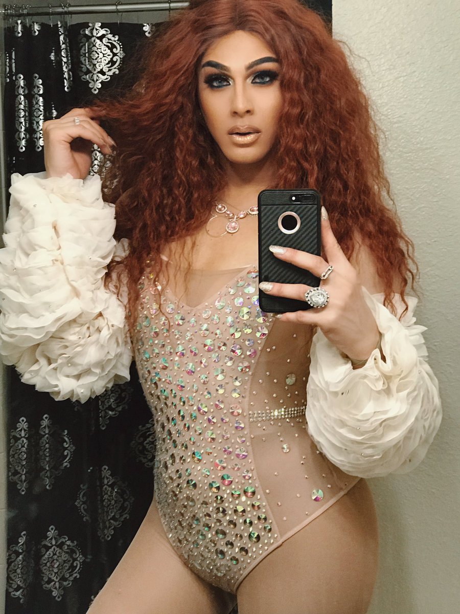 kandy_ho's tweet photo. Happy New Year guys!!!! I can’t wait to see all the surprises 2019 is going to bring. Thank you for all your love and support. Your favorite Ho’, 💕🍭💋 KANDY #newyears2019 #kandyho #dragqueen #makeup #love #redhead #sexy #bathroomselfie https://t.co/AONSmw9K5x