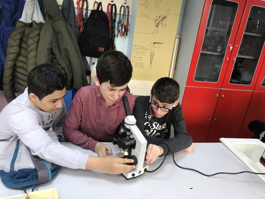 esenbilimparki's tweet photo. 8.sınıf öğrencileriniz ile mikroskop ile incelemeler yaptık. #bilim #science #yeninesileğitim #gelecekbuparkta #şehitprofdrilhanvarankbilimparkı #esgev https://t.co/AR2irjbstC
