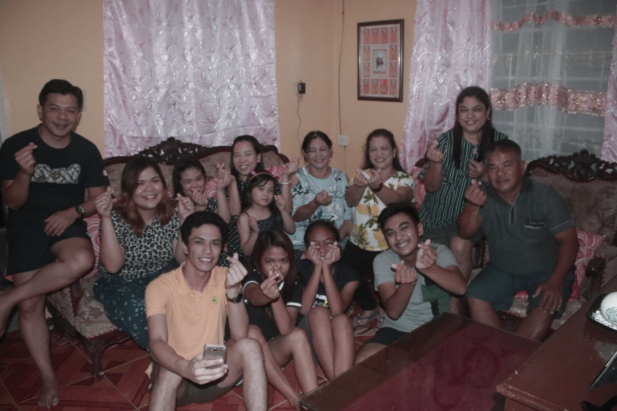 jirehmaniego_'s tweet photo. My heart is full as I ended the year 2018 and started another beginning with my family; they're indeed a gift from above. I value & treasure you all ๐
Happy New Year Everyone! โจ #Happy2019 #Grateful2018 https://t.co/2ypojq96bg