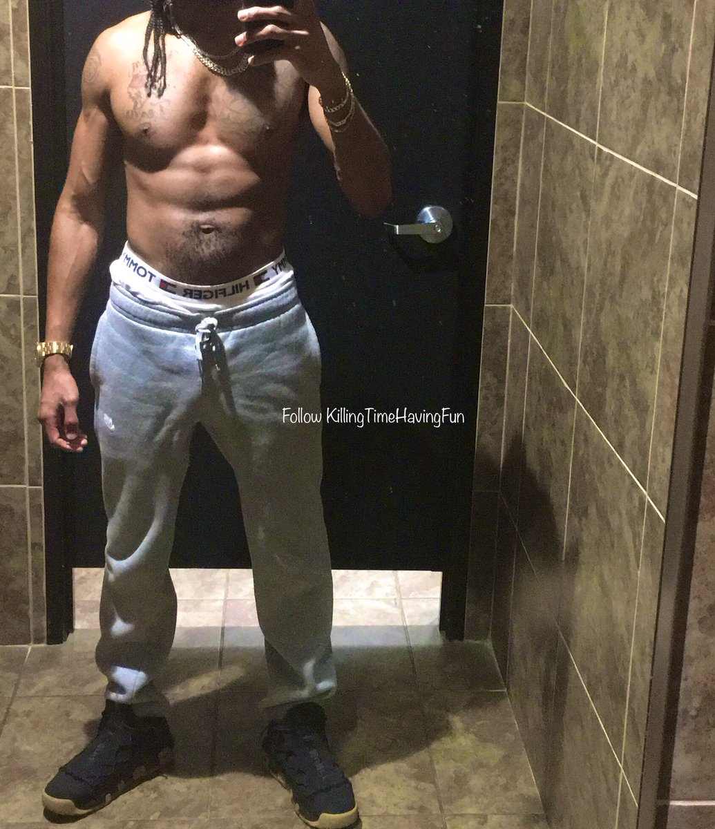 fun_killing's tweet photo. #KillingTimeHavingFun No Winter🥶Breaks #gymmotivation #gymrat #gyminspiration #gym #stayfocused #workinprogress #toned #tonedup #MondayMotivation #NewYearsEve2018 #NewYearSameMe https://t.co/ehPH2grirq