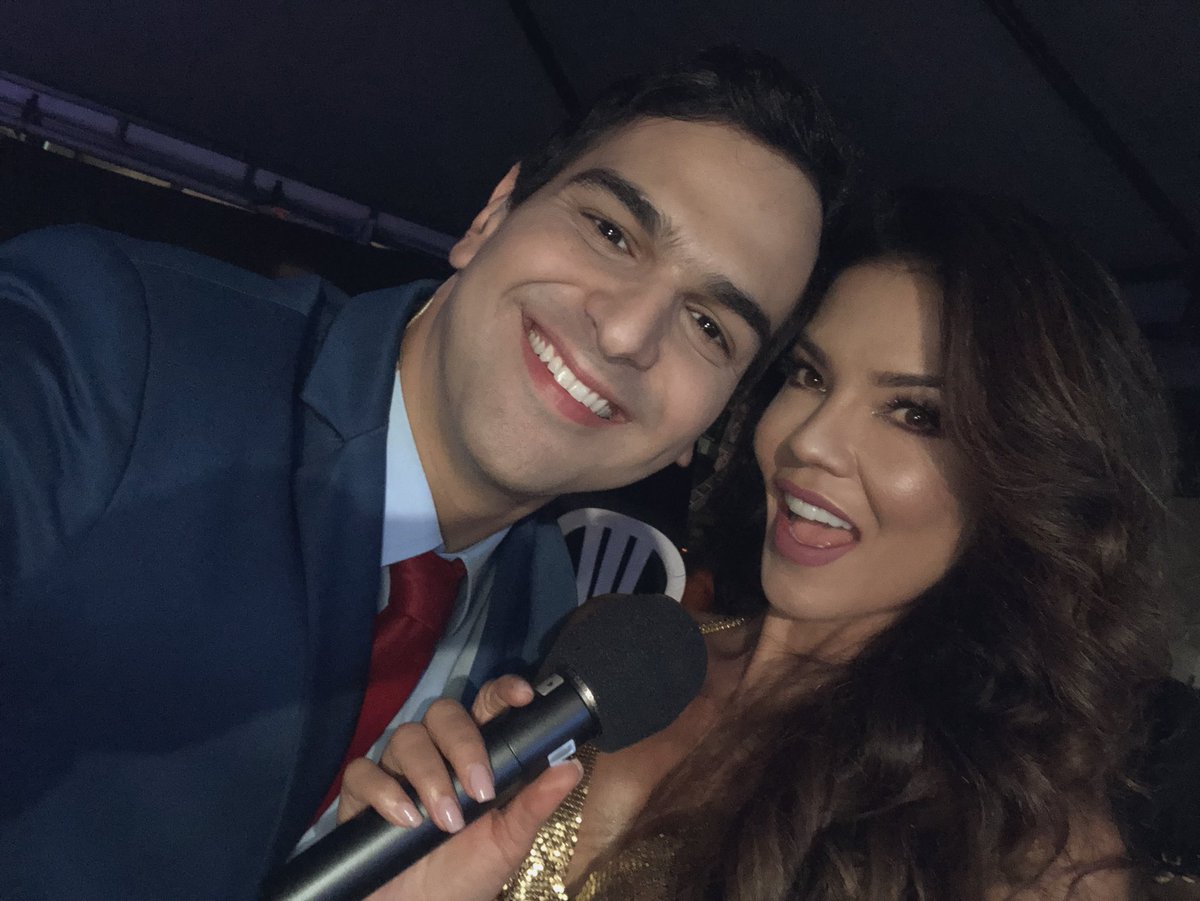 AlejoPalacio's tweet photo. ¡Gracias por todo su cariño familia! ¡Qué alegría, ya somos tendencia en Colombia! 🎉🎉🎉 ¡Sigan enviando sus mensajes con la etiqueta #FinDeAñoCaracol, en breve leeremos algunos al aire! @CaracolTV #FinDeAñoCaracol https://t.co/YO0ibNV7o7