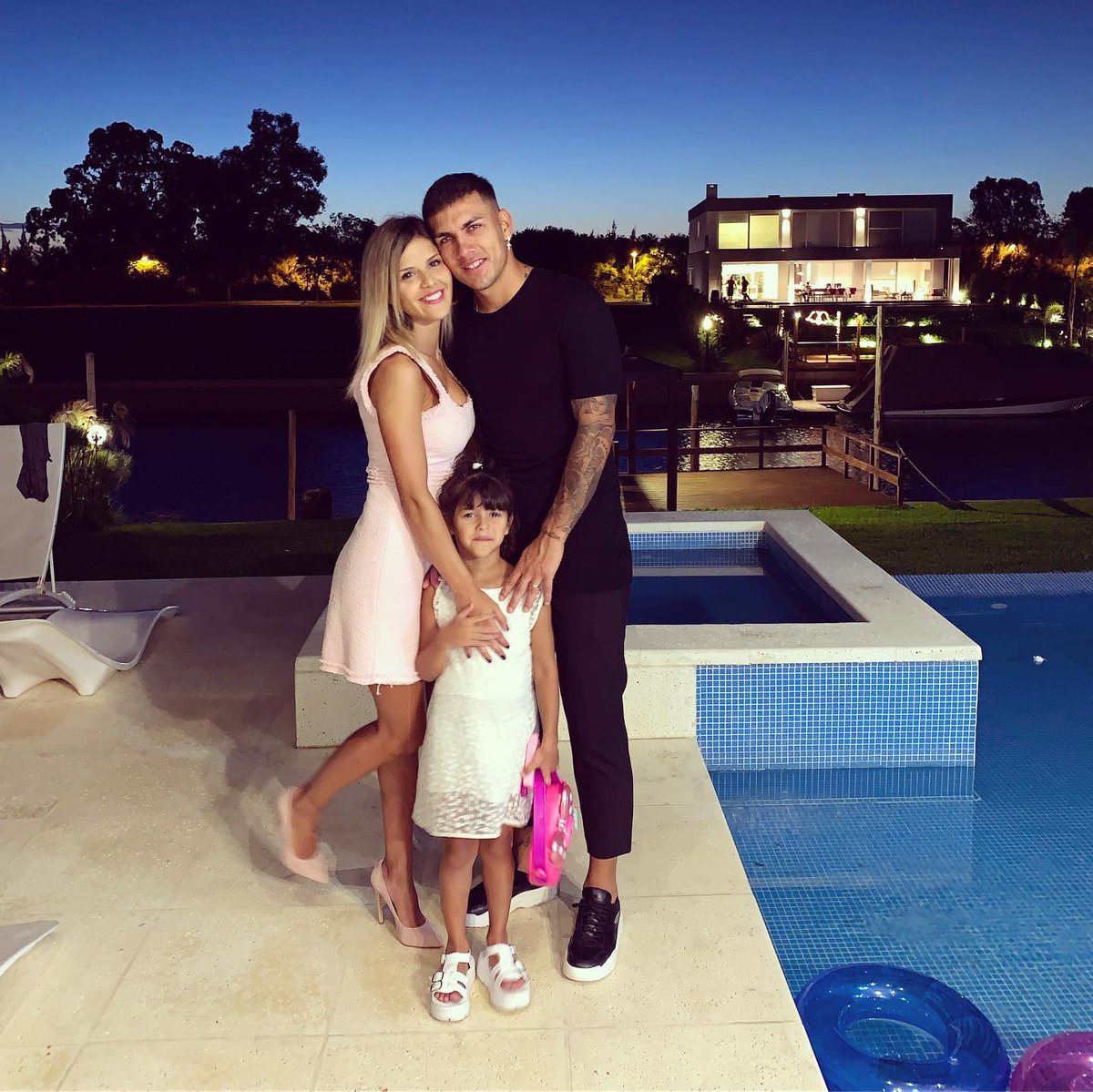 ccami_galante's tweet image. Lo mejor de todos mis años! Mi hermosa familia. Los amo 🌟🥂😍❤️