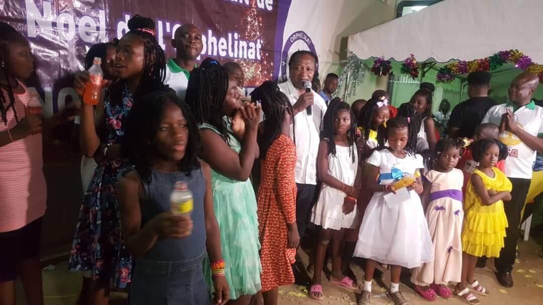 FlorenceWanda's tweet photo. Ambassador of Field of Dreams Emcouraging &amp; Entertaining the Children at the Orphanage https://t.co/o262JRCvKj