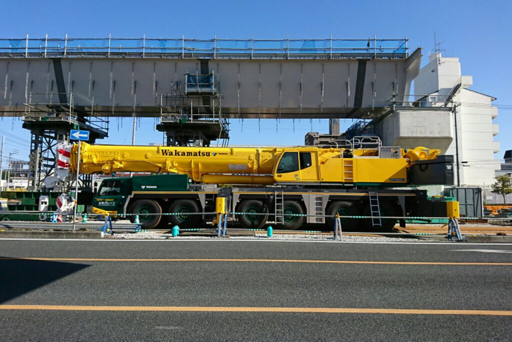 大型クレーン車 大型クレーン車