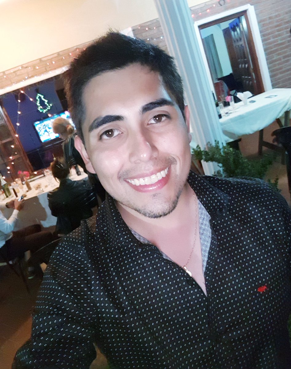 ¡Listos!
Recibiendo el 2019 con una Sonrisa 😁
🥂 🥂 🥂 🥂 #Felicidades!
