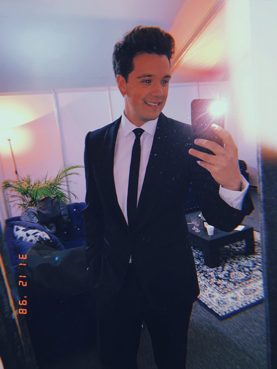 AxelMuniz_Music's tweet photo. Feliz año para todos! Prepárate 2019 voy con todo 💥💥💥💥💥🍾 https://t.co/F64BT94SvA