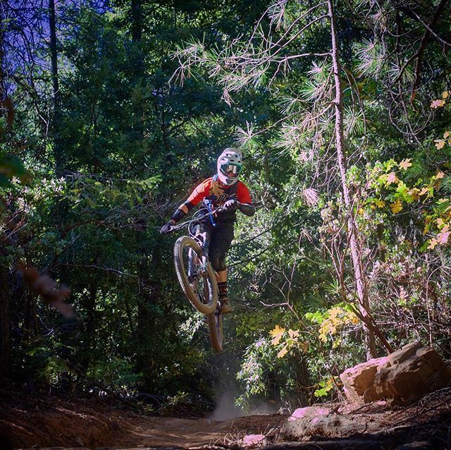CaliExp's tweet image. Flying into 2019 with great excitement and momentum! If there’s no powder, hit the dirt! Happy New Year you beautiful people! #georgetowncalifornia #brownpow #huckwagons #sierranevadas #mtbr #organicmtnbiking bit.ly/2R3iz9M