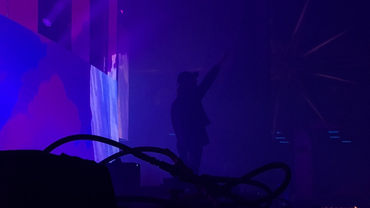 HowLuckyMedia's tweet photo. A sneak preview of whatโs to come
@porterrobinson
#ResolutionSeattle
WaMu Theatre
12.31.18 https://t.co/VuD5aIkpkO